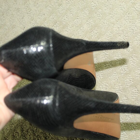 BCBGeneration Women's Sz 7.5B Black Tone on Tone Snakeskin Platform High Heels - Picture 5 of 6
